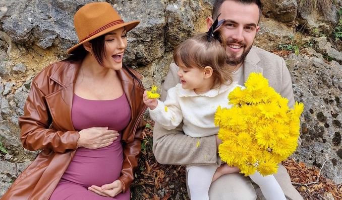 FOTO/ Eliona Pitarka ndan lajmin e ëmbël, shtatzënë për herë të dytë