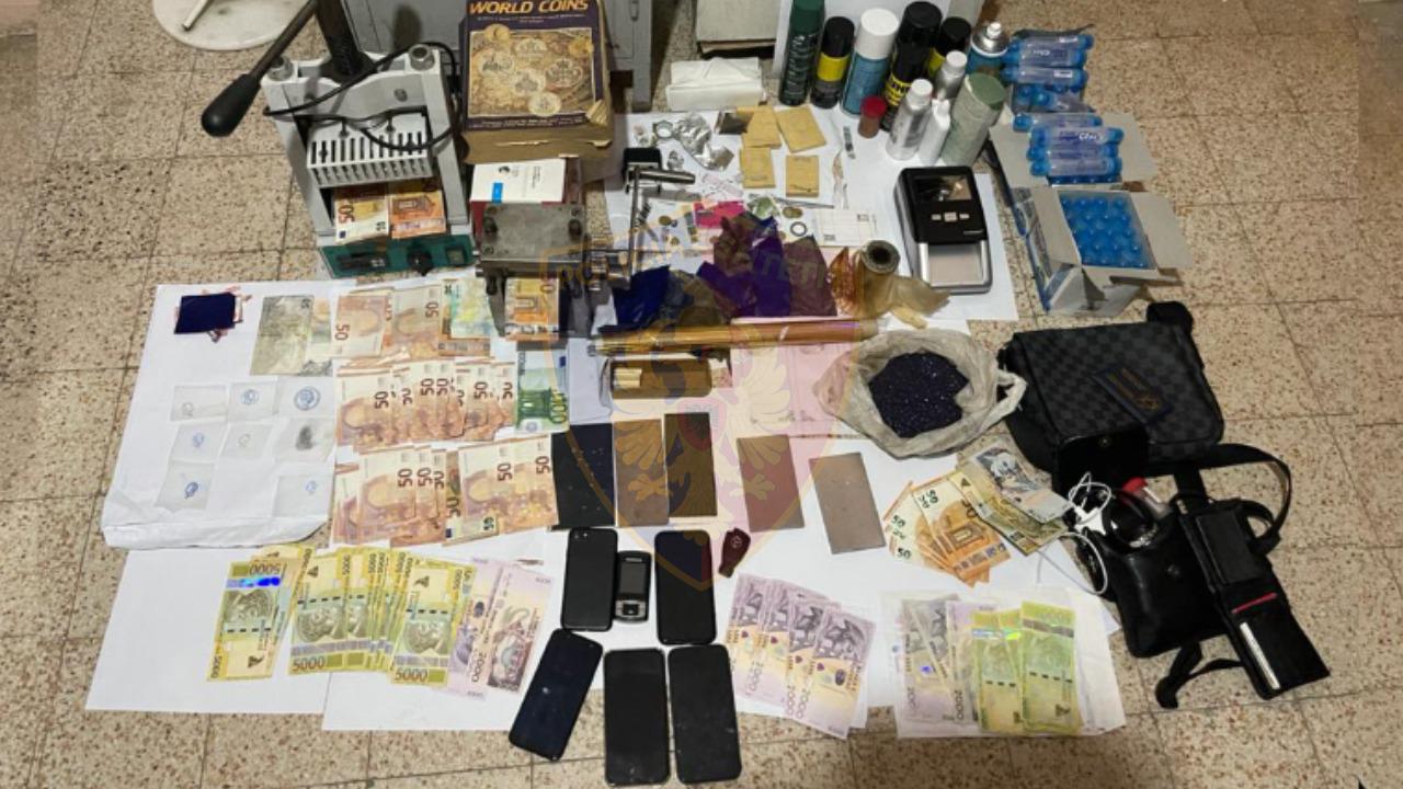 Mijëra euro dhe lekë të falsifikuara, prokuroria e Elbasanit jep pretencën për 6 të arrestuarit: 50 € e shisnin me 1800 lekë