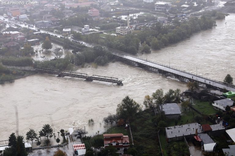 Situata nga moti i keq, Bashkia Shkodër: Sipërfaqja totale e përmbytur 1685 Ha, 26 familje të evakuara