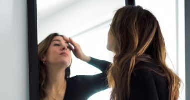 Shikohuni me kujdes në pasqyrë, këto ndryshime në fytyrën tuaj janë shenjë se keni problem