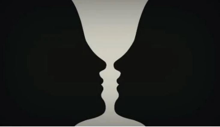 Dy fytyra apo një gotë? Ajo që shihni së pari në foto zbulon personalitetin tuaj