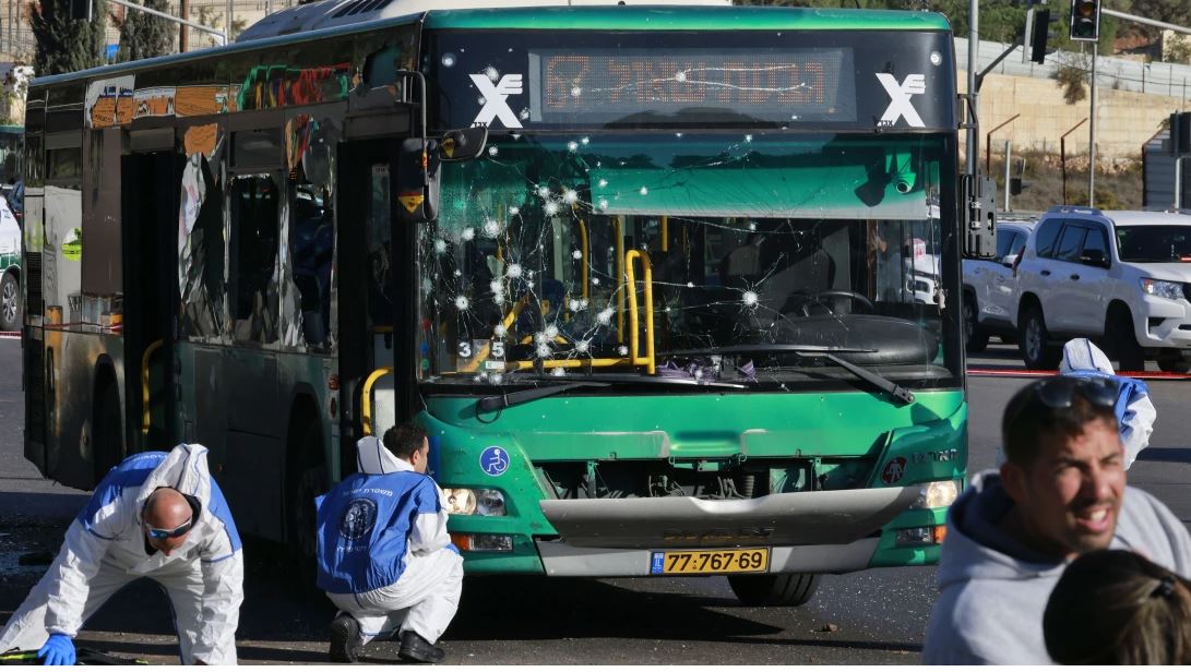 Dy shpërthime me bomba pranë stacionit të autobusëve në Jerusalem, 9 të plagosur