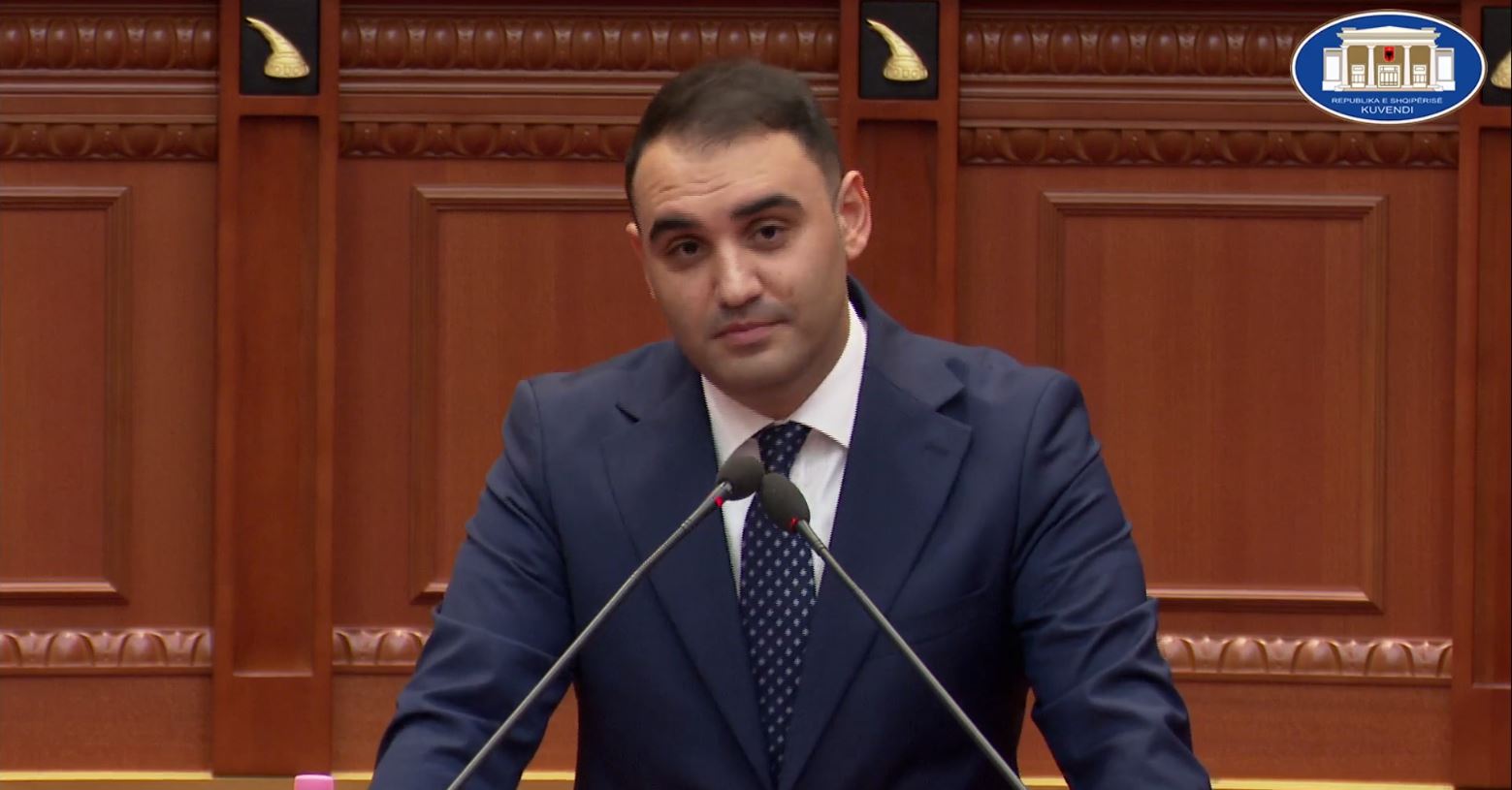 Debatet e Ramës me opozitën, Këlliçi komenton fjalorin e kryeministrit në Kuvend: Kampion i banalitetit