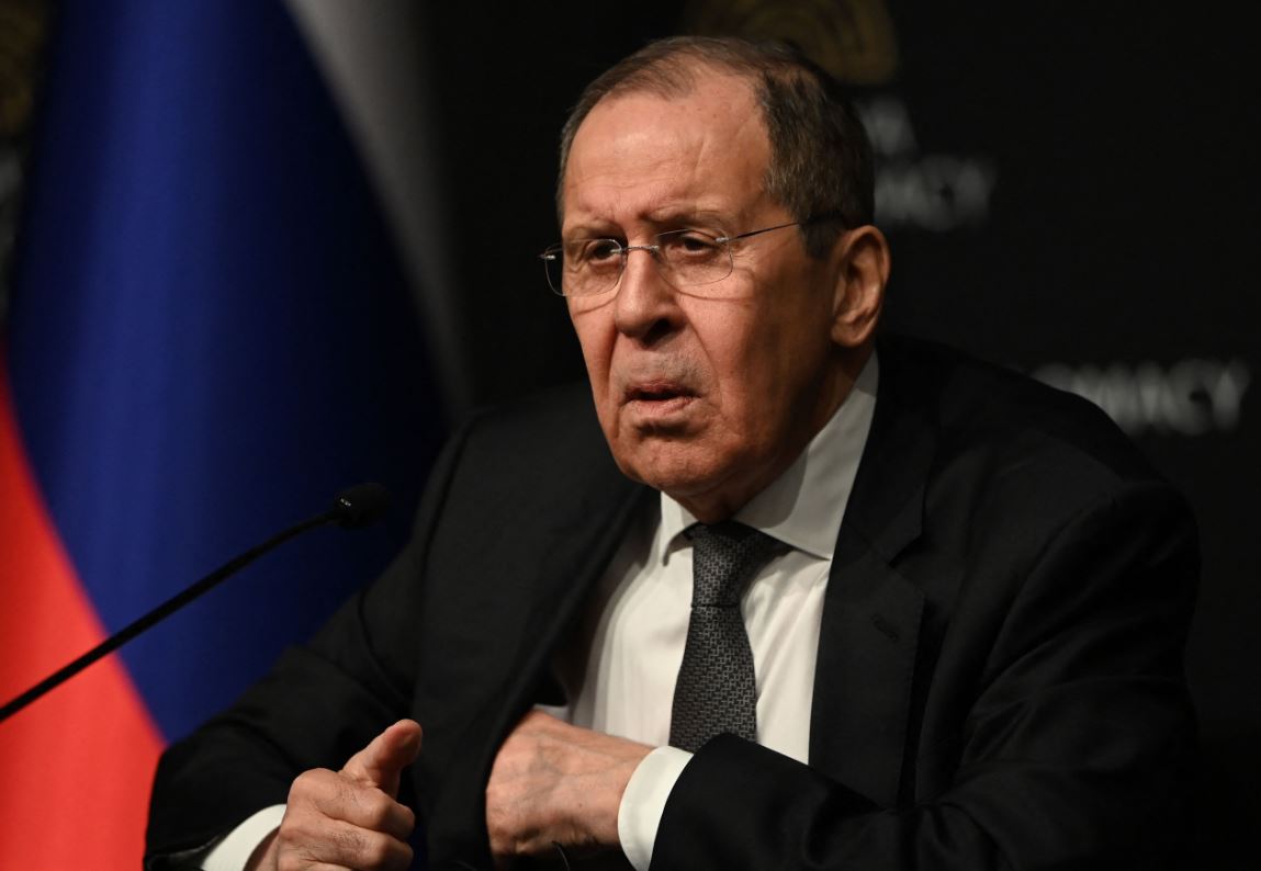 Lavrov përfundon me urgjencë në spital