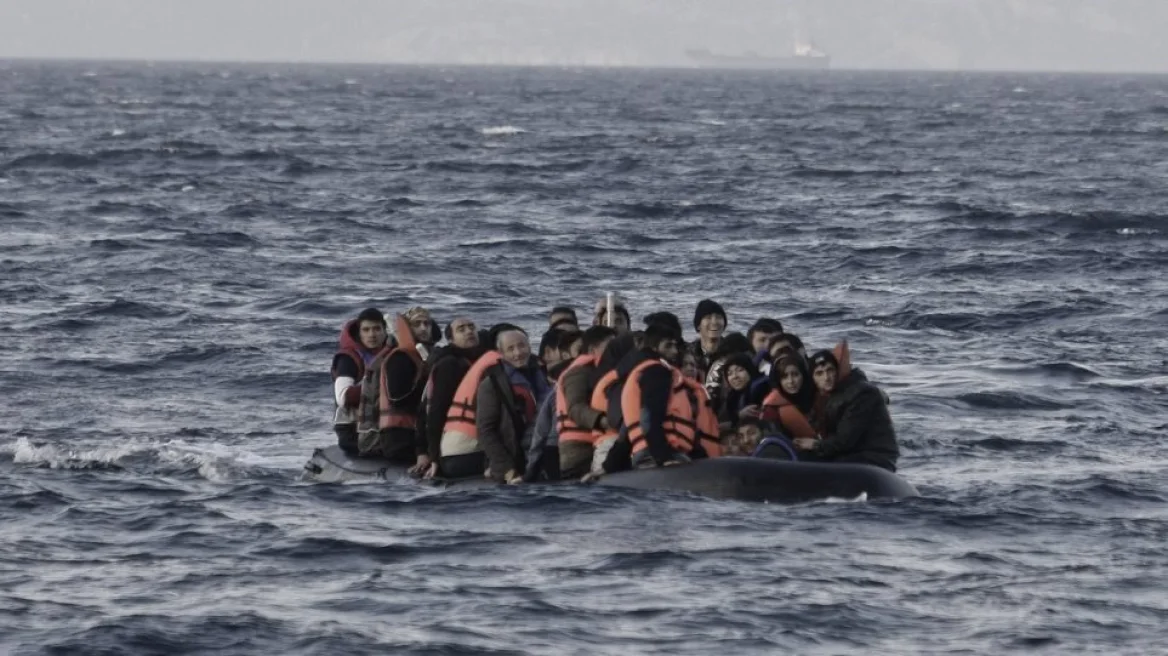 Autoritetet franceze shpëtojnë 61 emigrantë në Kanalin Anglez