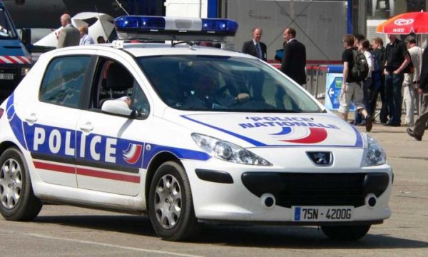 Njëri menaxhonte rrjetin e drogës nga qelia, arrestohen 3 shqiptarë në Francë