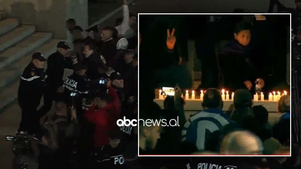 Protestuesit çajnë kordonin e policisë, ndezin qirinj në shkallët e kryeministrisë