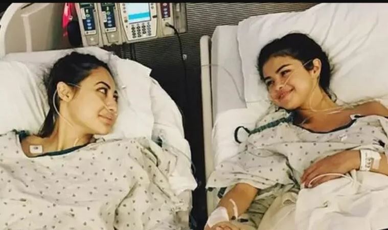 Selena Gomez “kryqëzohet” në rrjet, nuk e konsideroi mike gruan që i dhuroi veshkën