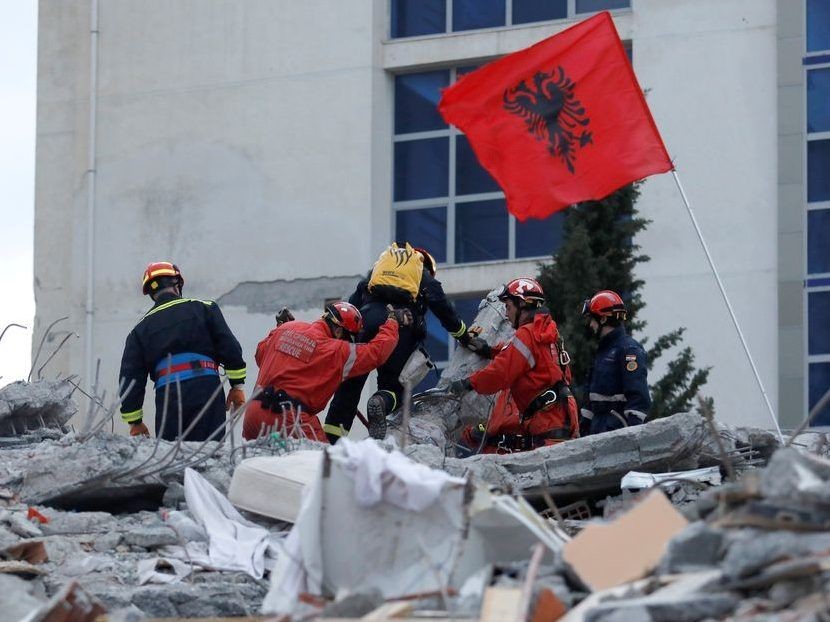 Tre vite nga tërmeti tragjik i 26 nëntorit që mori 51 jetë njerëzish