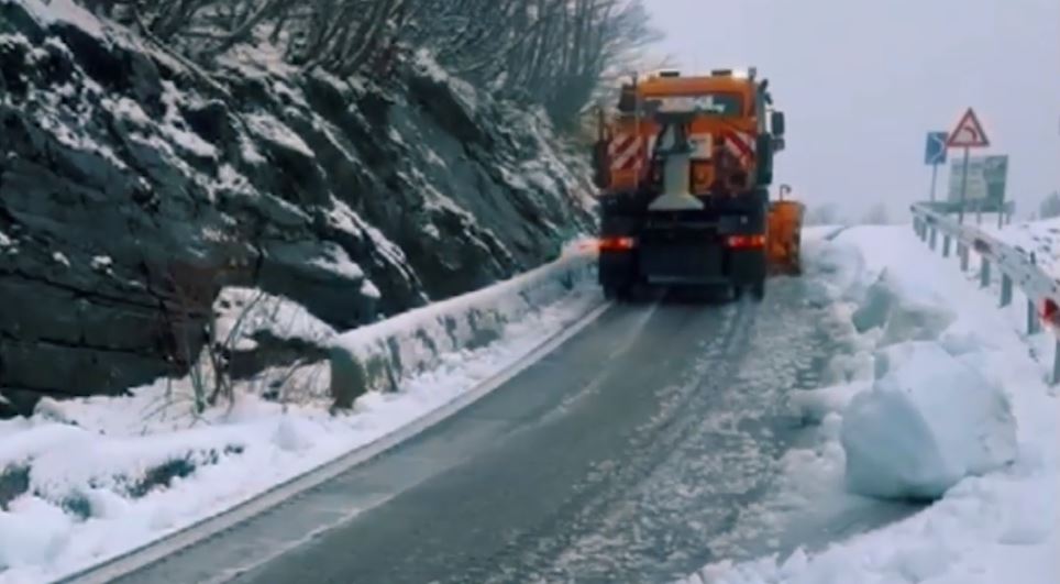 VIDEO/ Bora mbulon Thethin, Rama: Po punojmë për të mbajtur të hapur rrugën