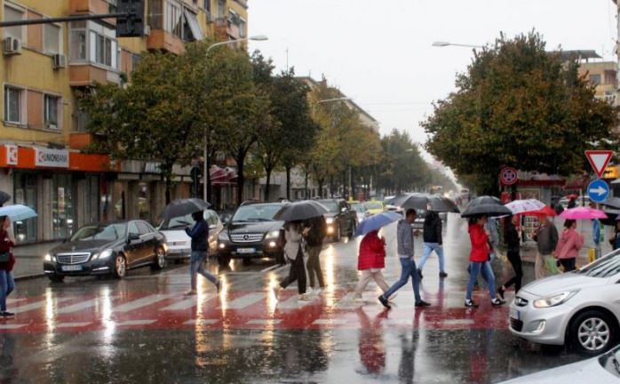 Vranësirat do të pasohen nga reshje shiu, mësoni parashikimin e motit për sot