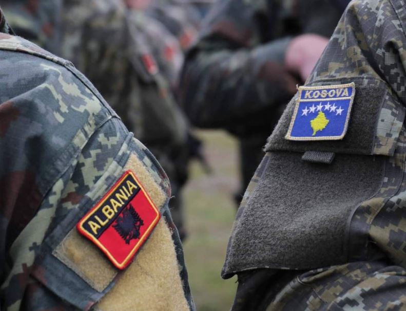 Ushtarët e Kosovës dhe Shqipërisë do të luajnë futboll për 28 nëntor