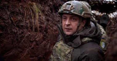 Zelensky në një udhëtim të rrallë jashtë Kievit, viziton frontin e parë të luftës në Bakhmut