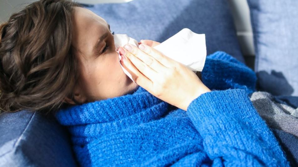 Këshilla për t’ju ndihmuar si të përballoni simptomat e gripit