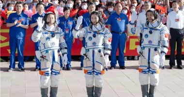 Astronautët kinezë kthehen në Tokë pas një misioni gjashtë mujor