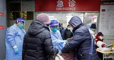 Kina heq karantinën për udhëtarët: Covid-19 nuk është pneumoni, por një sëmundje ngjitëse