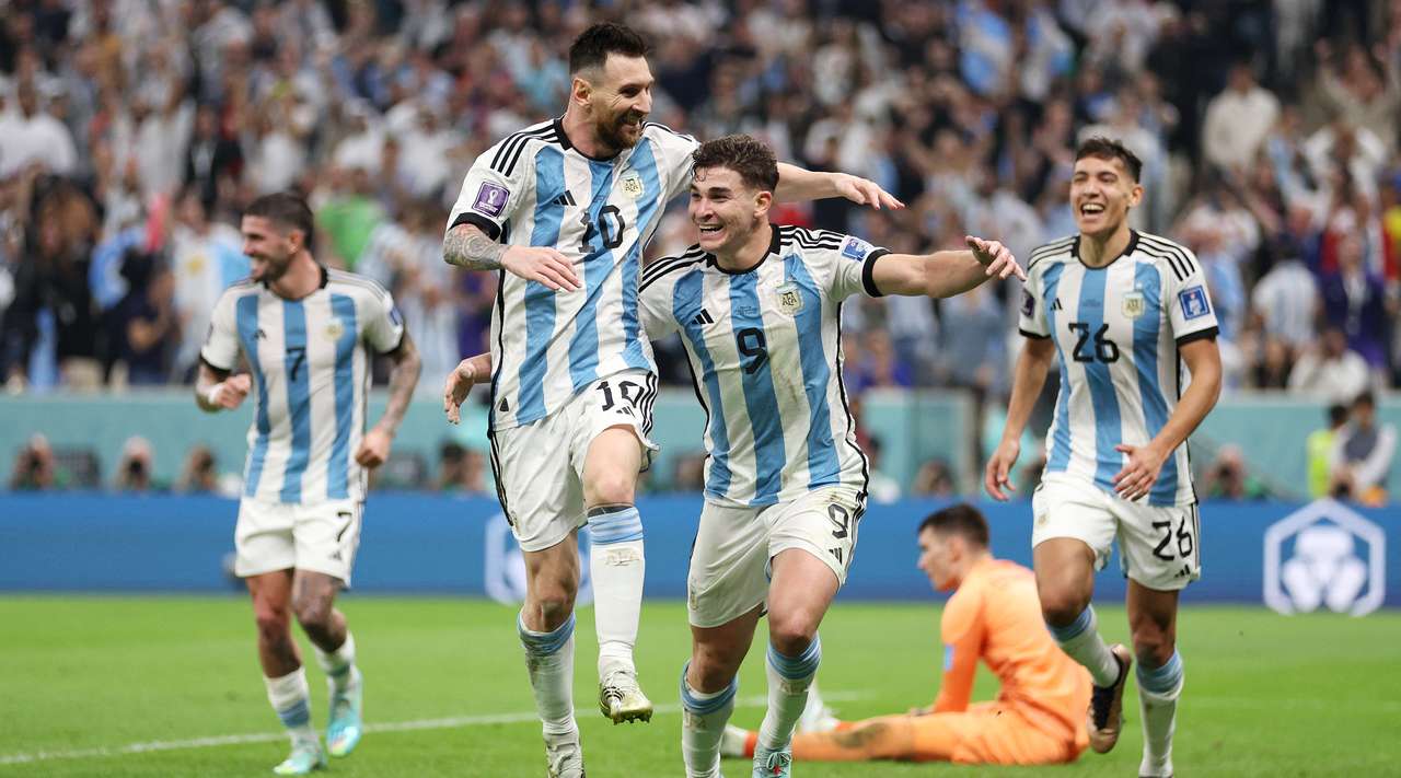 VIDEO/ Messi dhuron spektakël, Alvarez shënon të tretin për Argjentinën