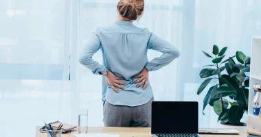 Ju dhemb shpina? Këto janë shenjat që ju tregojnë se duhet të shkoni te mjeku