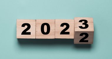 Në pritje të mbërritjes së 2023, traditat e veçanta të tryezës së Vitit të Ri në botë