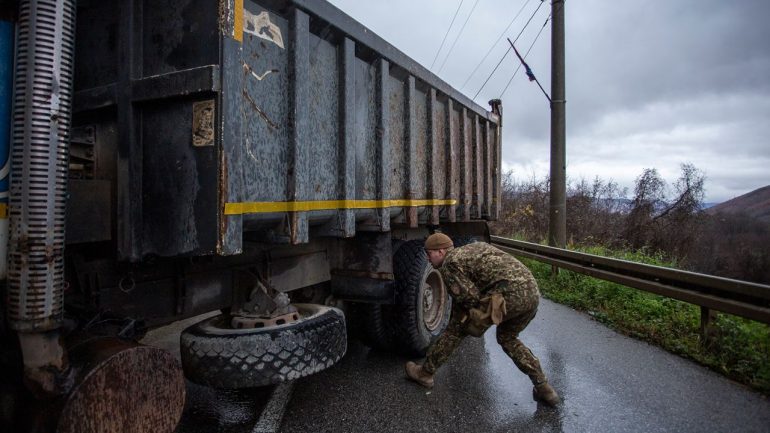 CNN: Kosova bën thirrje për ndërhyrje të NATO-s pas fundjavës së dhunës mes tensioneve etnike në rritje