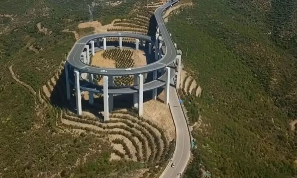 VIDEO/ Kjo është autostrada më e frikshme në botë