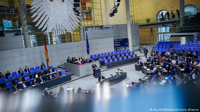Bundestagu miraton ndryshime në lejen e qëndrimit në Gjermani