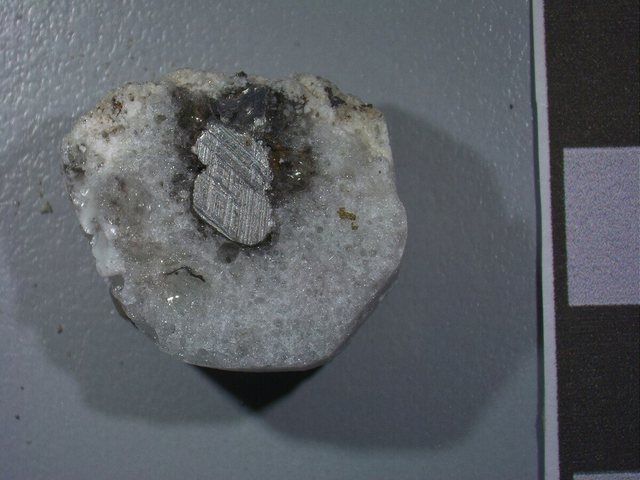 Mbresëlënëse! Goditja e rrufesë krijon një mineral të ri në Tokë
