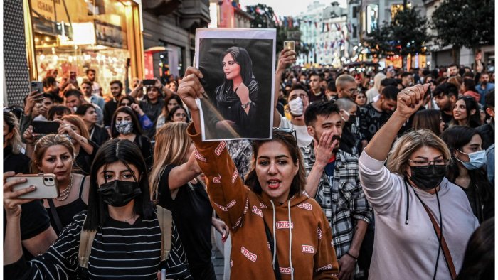 Pse protestat në Iran mund ta rrëzojnë këtë herë regjimin teokratik