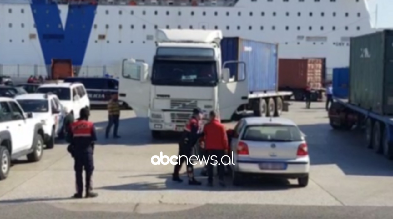 Kapet me snajper dhe shotgan, arrestohet një person në portin e Durrësit
