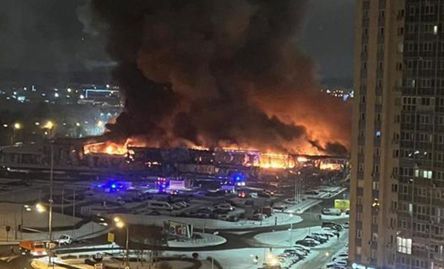 Zjarr në një qendër tregtare në Rusi, raportohet për një të vdekur