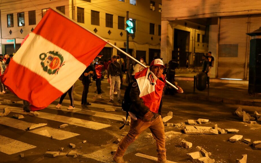 Dy të vrarë dhe 5 të plagosur në protestat në Peru