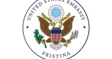 Ambasadat amerikane në Kosovë e Serbi me reagim të përbashkët: Ata që i vendosën barrikadat t’i heqin menjëherë