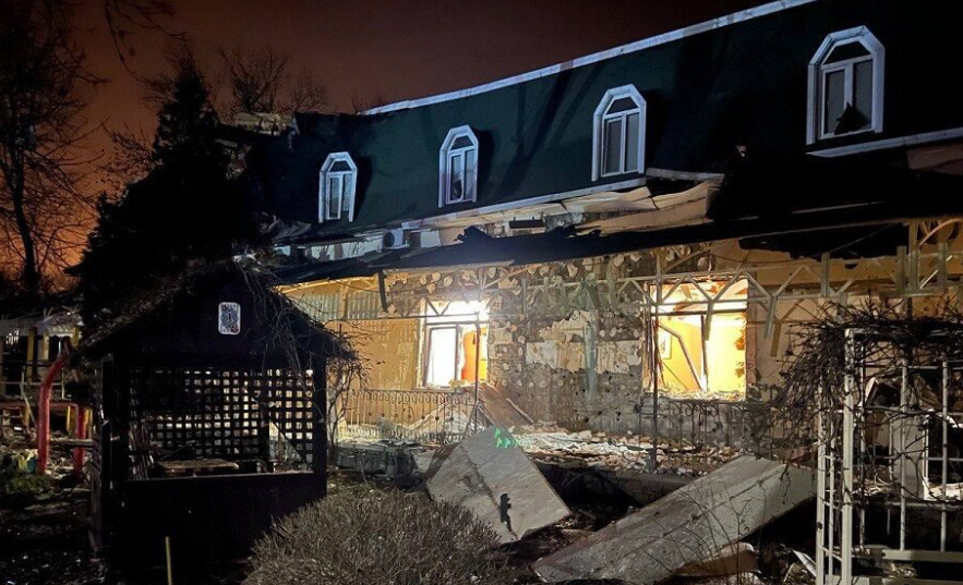 Forcat ukrainase sulmojnë një hotel në Donetsk, plagosen dy politikanë rusë