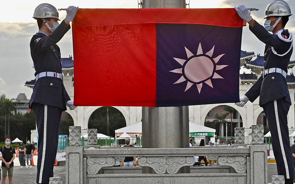 Tajvani zgjat shërbimin e detyrueshëm ushtarak për shkak të kërcënimeve nga Kina
