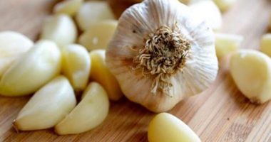 Si të largoni erën e hudhrës nga goja