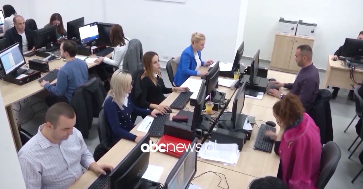 Ndryshon buxheti 2022, shpërndahen 7.8 mld lekë për bonus fundviti