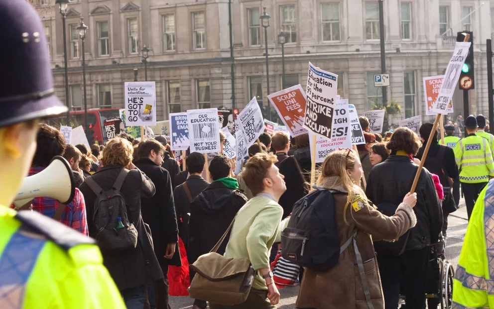 “Paralizohet” sistemi shëndetësor në Britani, mbi 10 mijë punonjës paralajmërojnë protesta për kushte më të mira pune