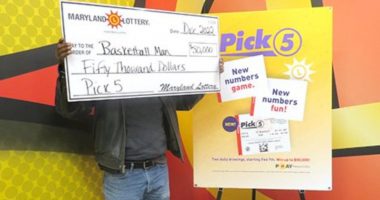 Blenë të njëjtën biletë lotarie, shokët fitojnë shumën marramendëse