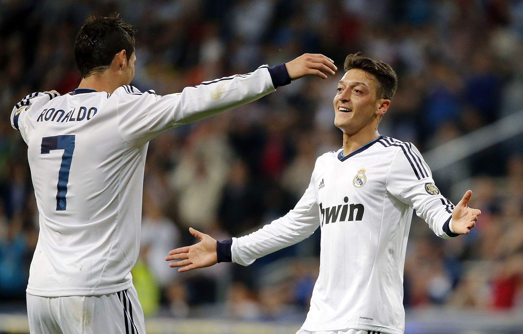 “Tregoni më shumë respekt”, Mesut Ozil në mbrojtje të Cristiano Ronaldos