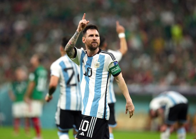 VIDEO/ Argjentina në avantazh, Messi realizon gol fantastik