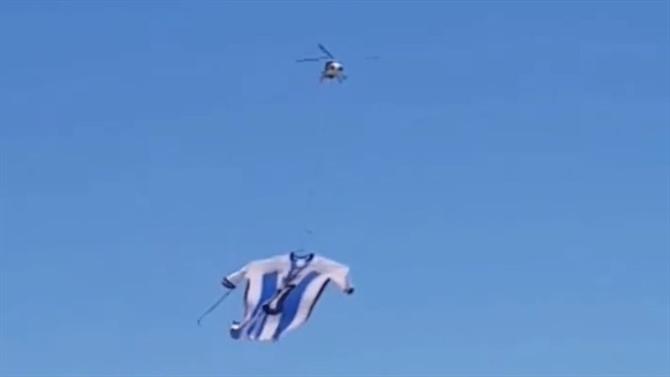 VIDEO/ Helikopteri me fanellën gjigante të Messit fluturon mbi Rosario