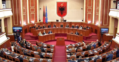 Nis me debate seanca në Kuvend, Balla-Bylykbashit: Lani gojën para se të flisni për Dvoranin, është kampion në luftën ndaj korrupsionit