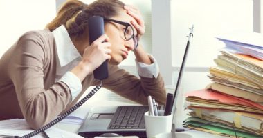 Çfarë është stresi kronik i punës dhe si ta menaxhoni atë