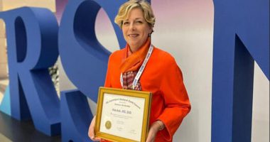 Studiuesja e njohur shqiptare Evis Sala nderohet me çmimin prestigjioz në SHBA. Më parë mori edhe postin drejtues në spitalin “Gemelli” në Romë