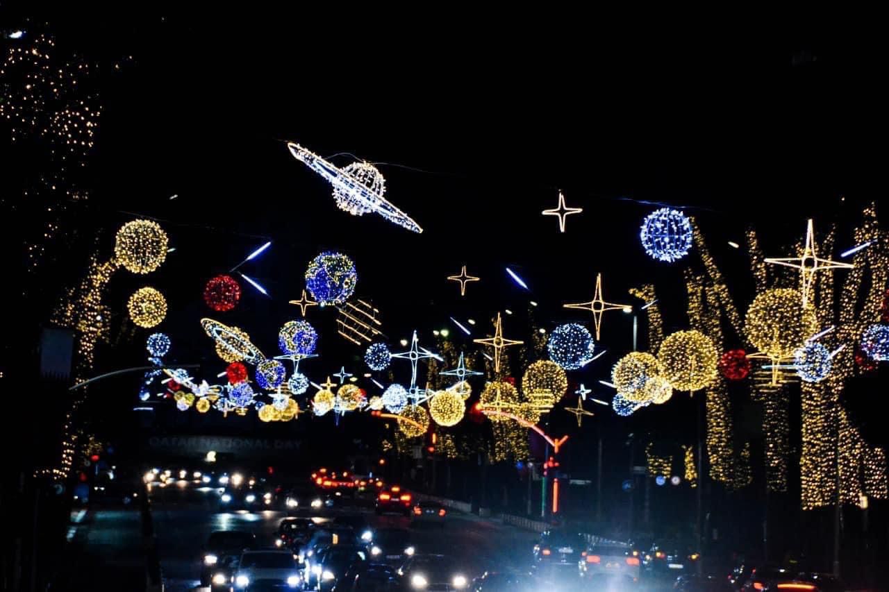 FOTOT/ Magjia e festave të fundvitit ndihet edhe në Tiranë, qyteti zbukurohet me dritat festive