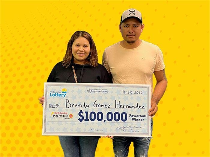 Fiton 100,000 dollarë në lotari, 28-vjeçarja bëhet nënë në të njëjtën ditë