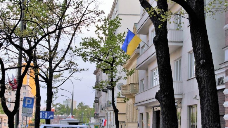 Sërish panik në ambasadat ukrainase, dërgohet një pako e përgjakshme në Athinë