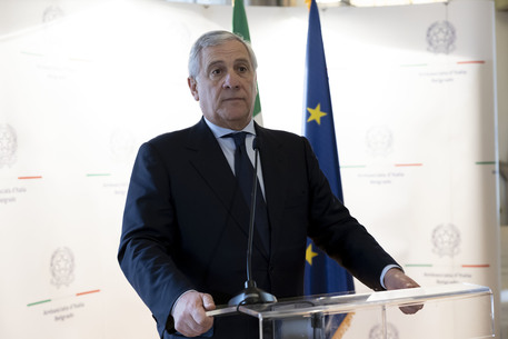 Zëvendëskryeministri italian i bën thirrje Vuçiçit të zbusë tensionet në Kosovë