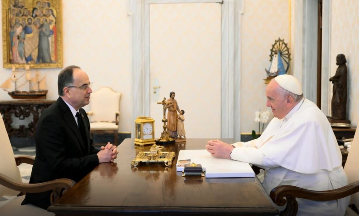 Presidenti Begaj: I kërkova Papa Françeskut që Vatikani të njohë Kosovën