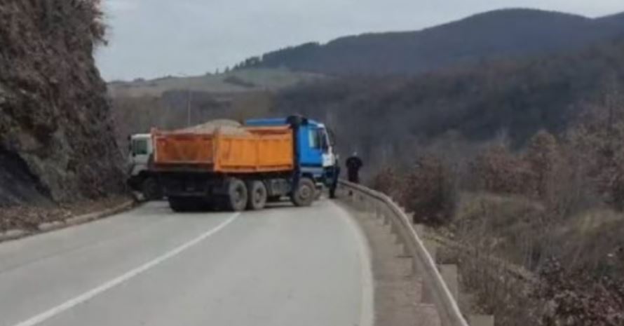 Dita e shtatë e barrikadave në veri, qytetarët serbë po e pësojnë më së shumti